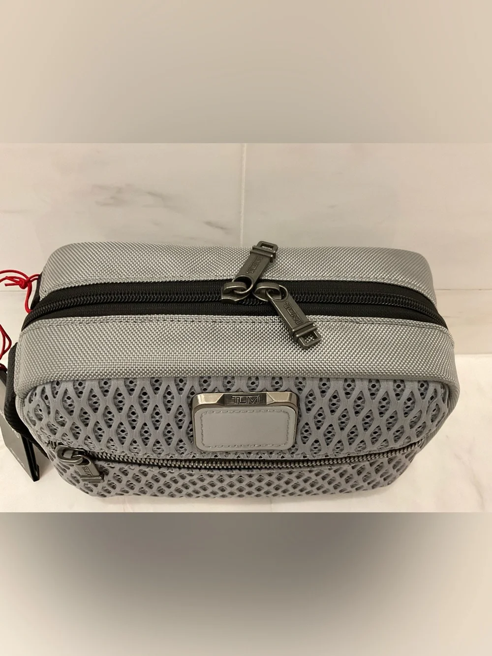 NEW Tumi ALPHA BRAVO 9.5” RESPONSE Travel Kit Dopp Toiletry Kit -PEARL GRAY MESH
